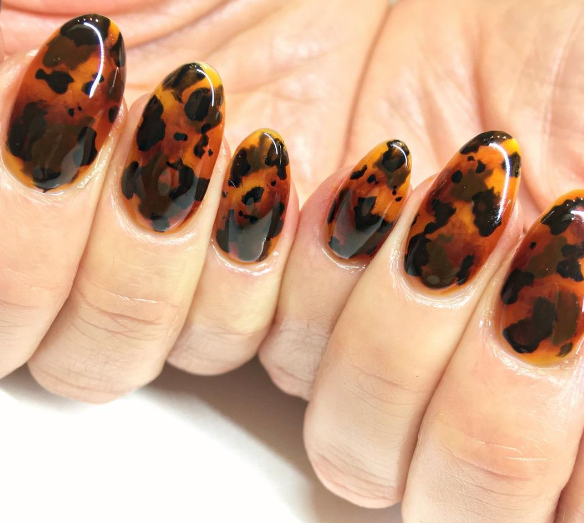 50 Trending Autumn Nail Colours & Designs : Green and Tortoise Nails